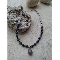 Χειροποίητο κολιέ απο ανοξείδωτο ατσάλι με μοτίφ απο αχάτη-φεγγαρόπετρες-αιματίτη-κρύσταλλα 